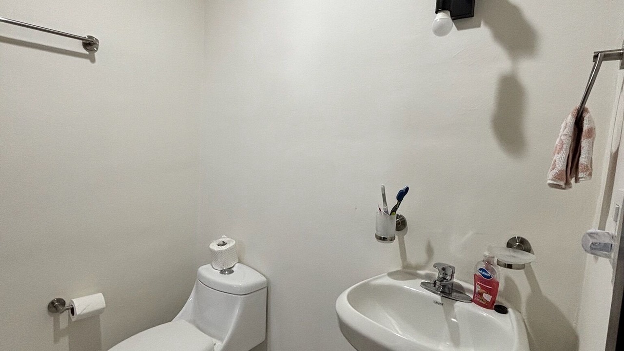 Photo of Bathroom in Sin Nombre