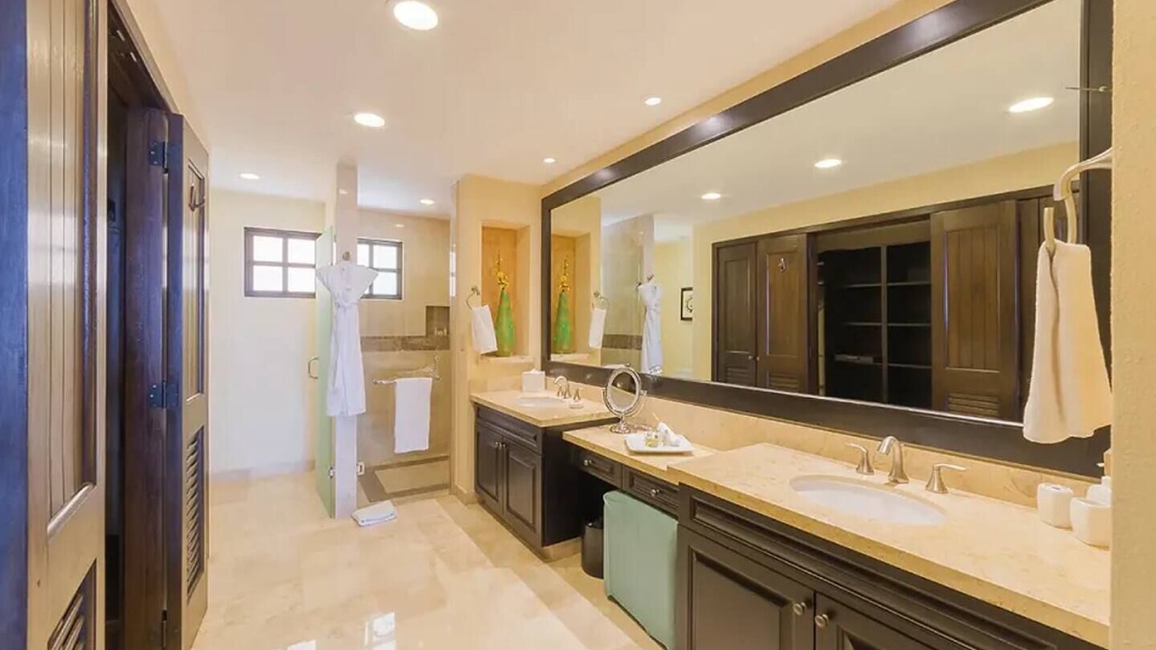 Photo of Bathroom in South Shore Hotel Area