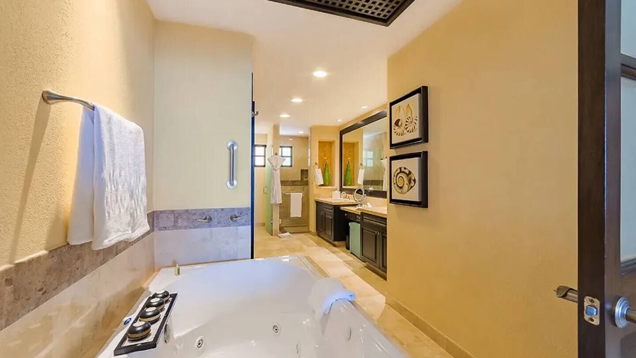 Photo of Bathroom in South Shore Hotel Area