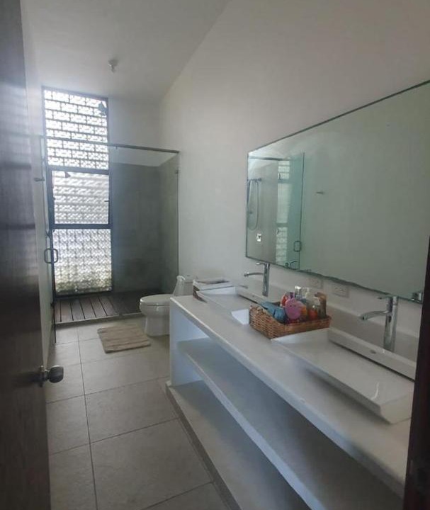 Photo of Bathroom in Anton Lizardo
