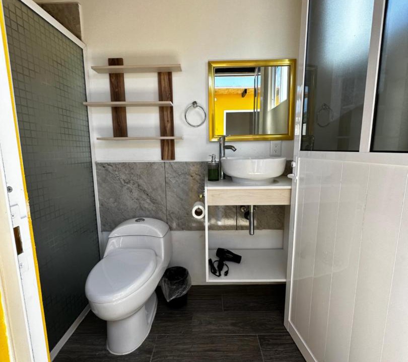 Photo of Bathroom in Luis Jimenez Figueroa