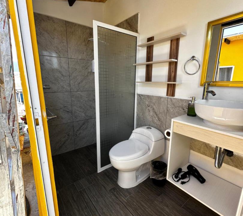 Photo of Bathroom in Luis Jimenez Figueroa