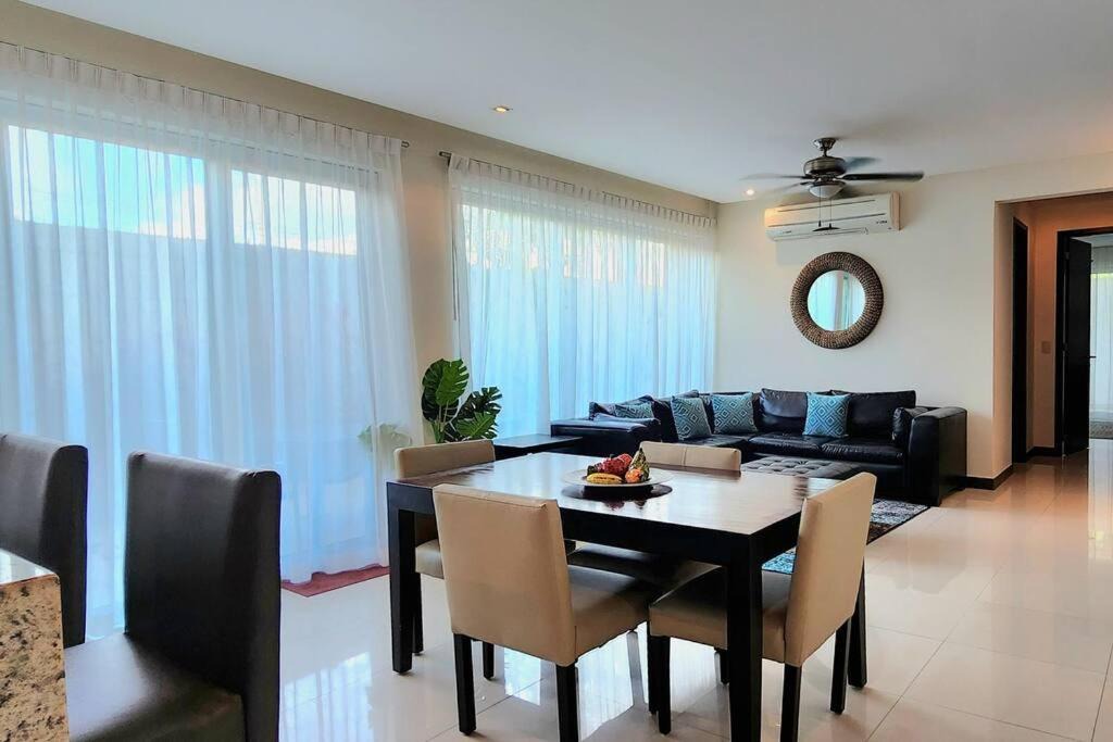 Photo of Livingroom in 12th Street