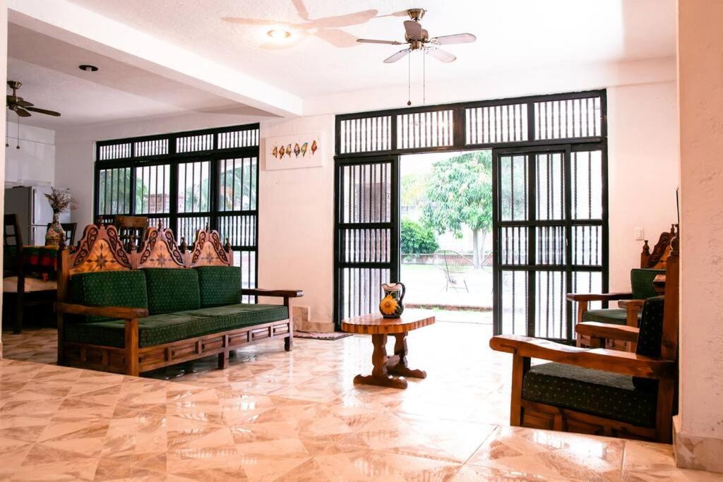 Photo of Livingroom in San Jose Vista Hermosa
