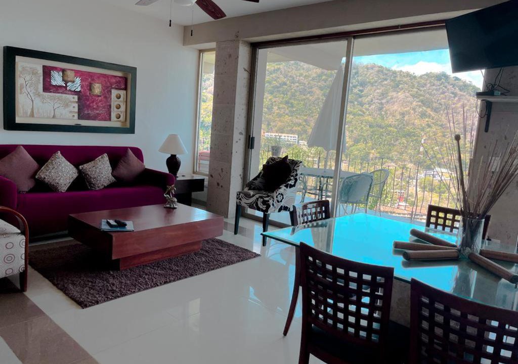 Photo of Livingroom in South Shore Hotel Area