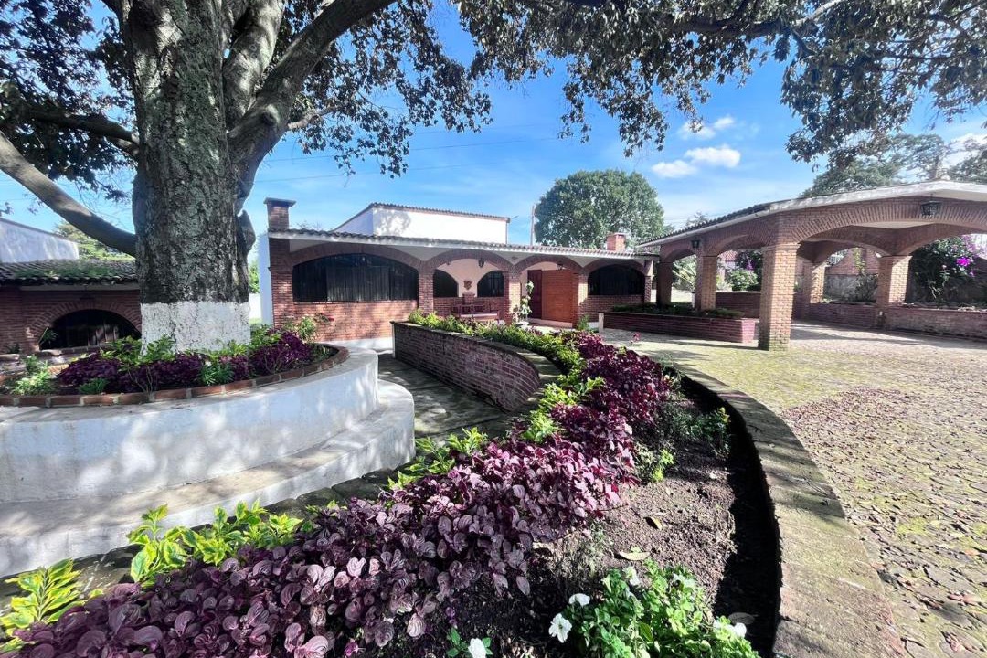 Photo of Buildings in Villa del Carbon