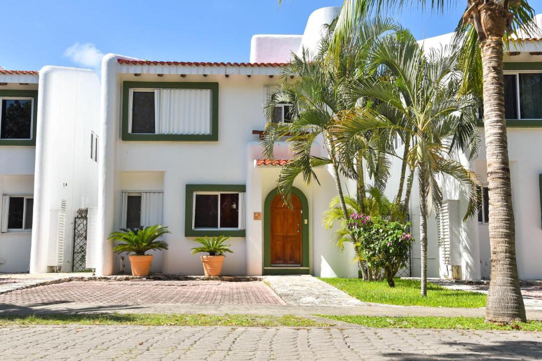 Photo of Buildings in Playacar
