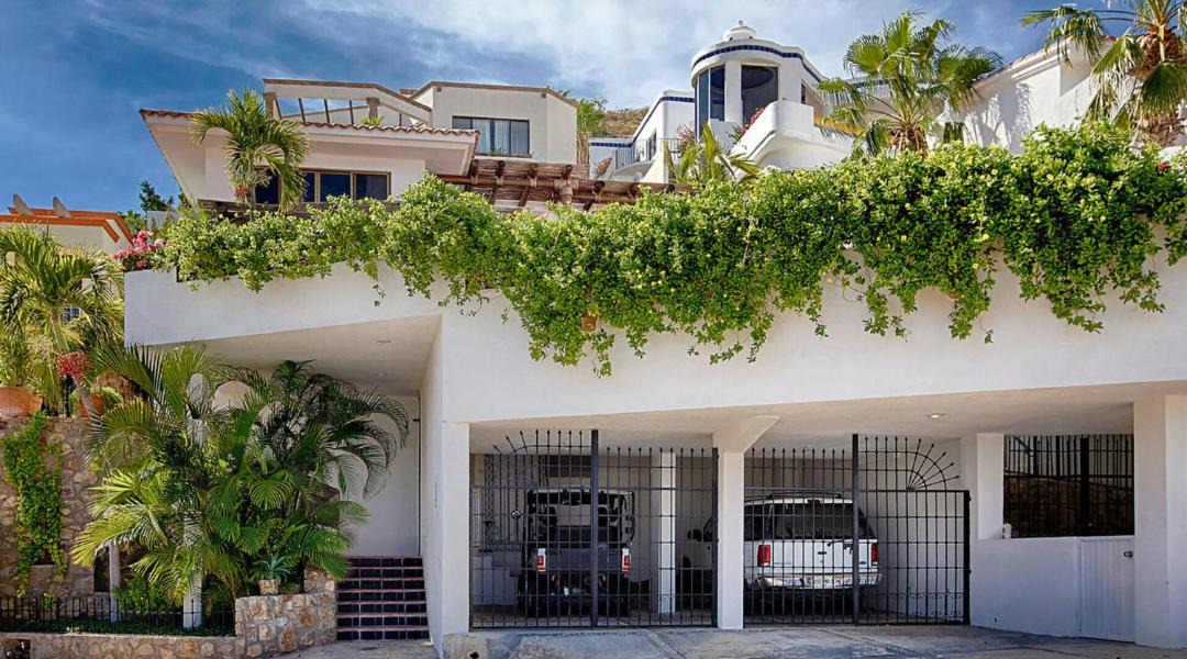 Photo of Buildings in Pedregal