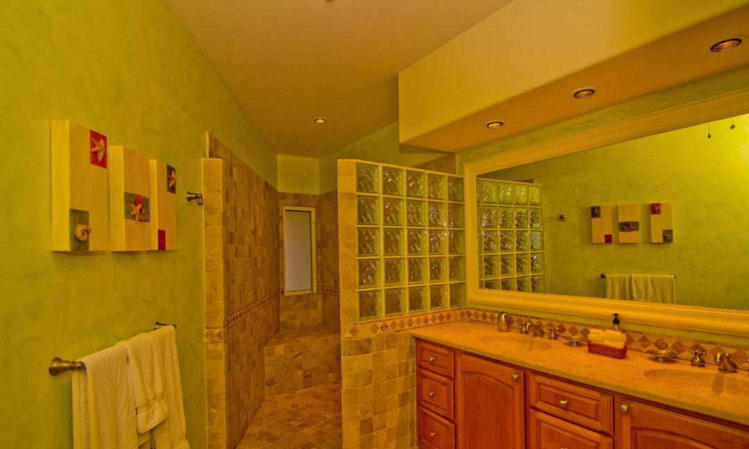 Photo of Bathroom in Zona Hotelera