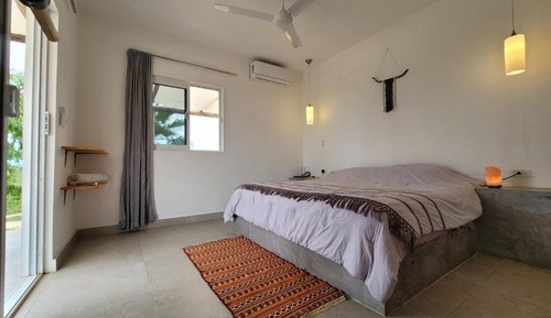 Deluxe Double Room, 1 King Bed, Partial Ocean View