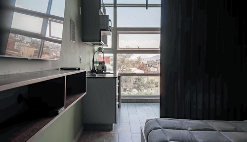 Deluxe Loft, 1 Queen Bed, Kitchenette, City View (5)