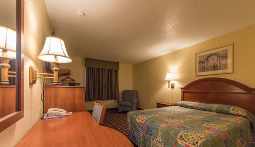 Single Room, 1 Queen Bed, Smoking
