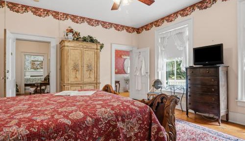 Deluxe Queen Room