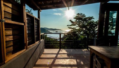 Deluxe One-Bedroom Apartment with Ocean View