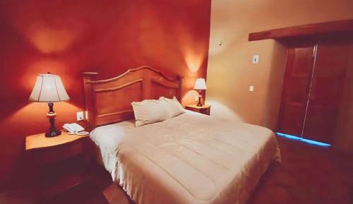 Deluxe Double Room (2 Adults + 1 Child)