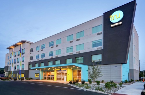 Reamstown Hotel | Tru by Hilton Denver
