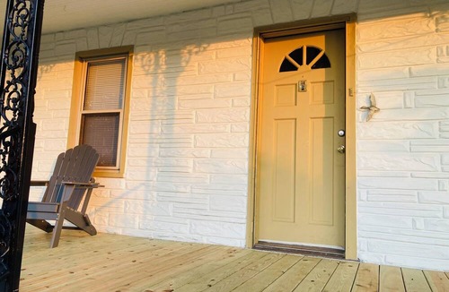 Martinsville House | The Humble House-2-bedroom, 2 Bath house in Uptown Martinsville