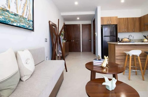 North Hotel Zone Apartment | Ocean View Roof Pool BBQ Gym, Walk to Beach